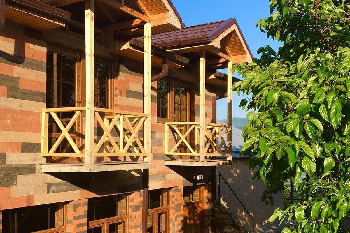 DISCOUNTIN-BLOG-DISCOUNTIN-Featured-Image-Berkri-Gastro-Yard-Guest-House
